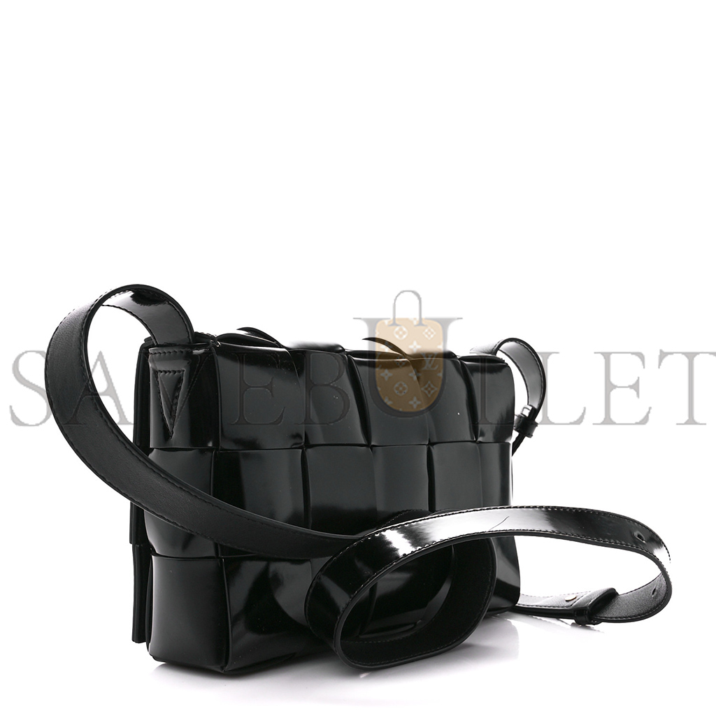 BOTTEGA VENETA PATENT MAXI INTRECCIATO CASSETTE CROSSBODY BAG BLACK (22*15*4cm) BOTTEGA VENETA PATENT MAXI INTRECCIATO CASSETTE CROSSBODY BAG BLACK (22*15*4cm)
