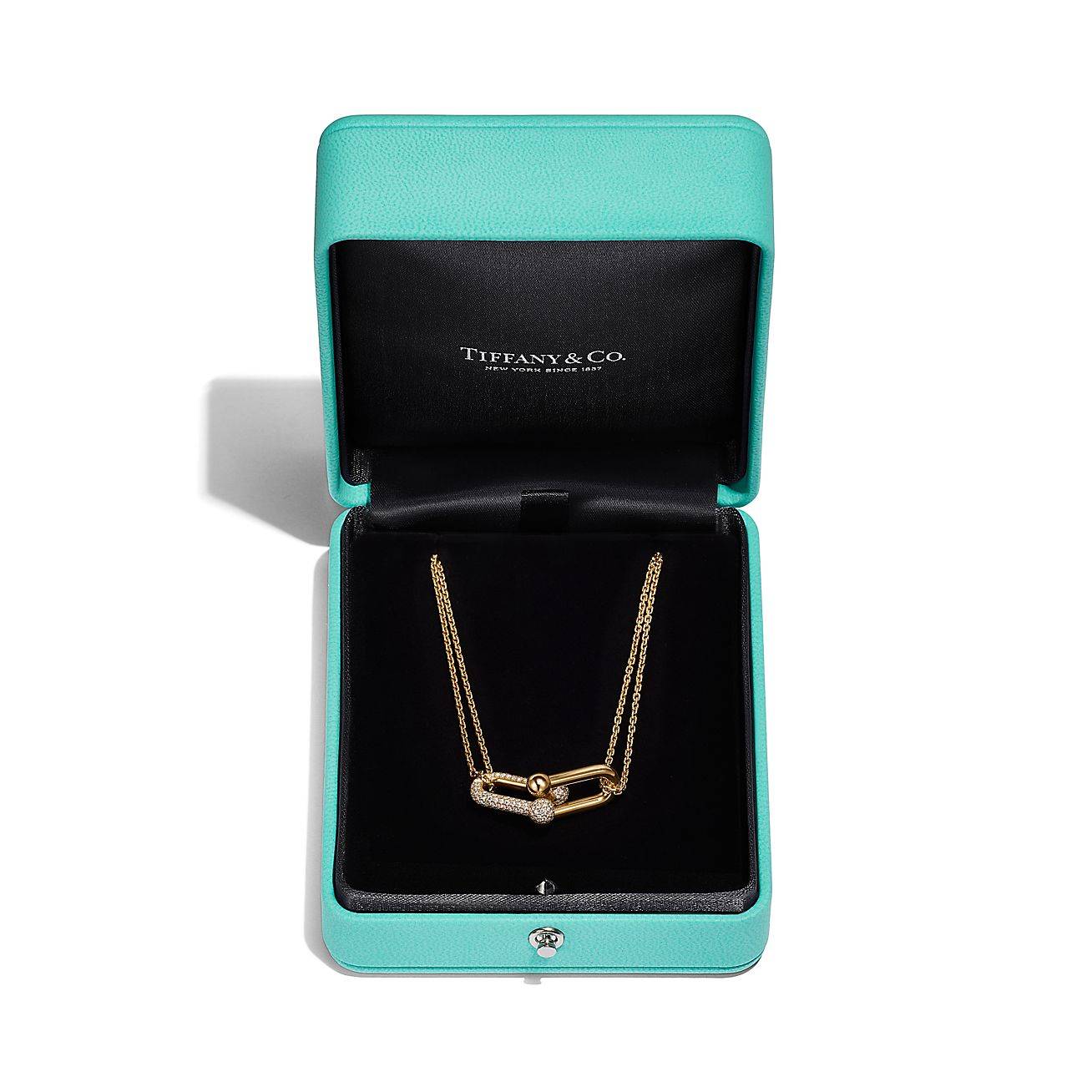 TIFFANY HARDWEAR LINK PENDANT IN YELLOW GOLD WITH PAVÉ DIAMONDS